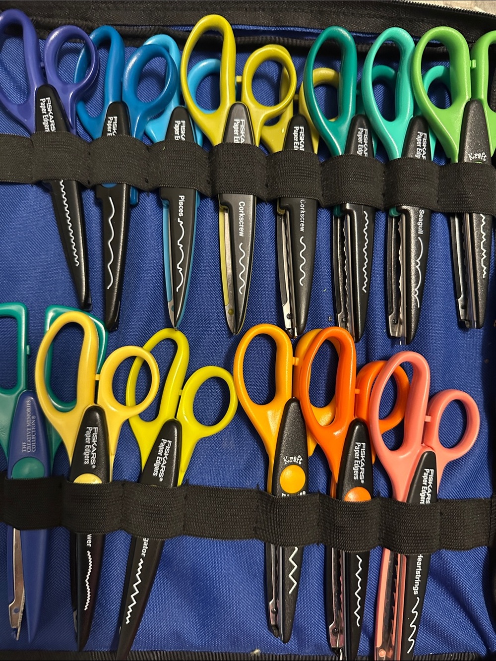 Fiskars paper Edger scissors
Set of 29 - Picture 4 of 6